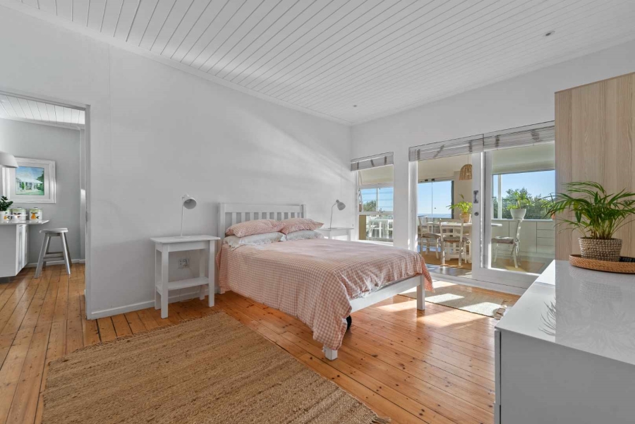 5 Bedroom Property for Sale in Green Point Western Cape